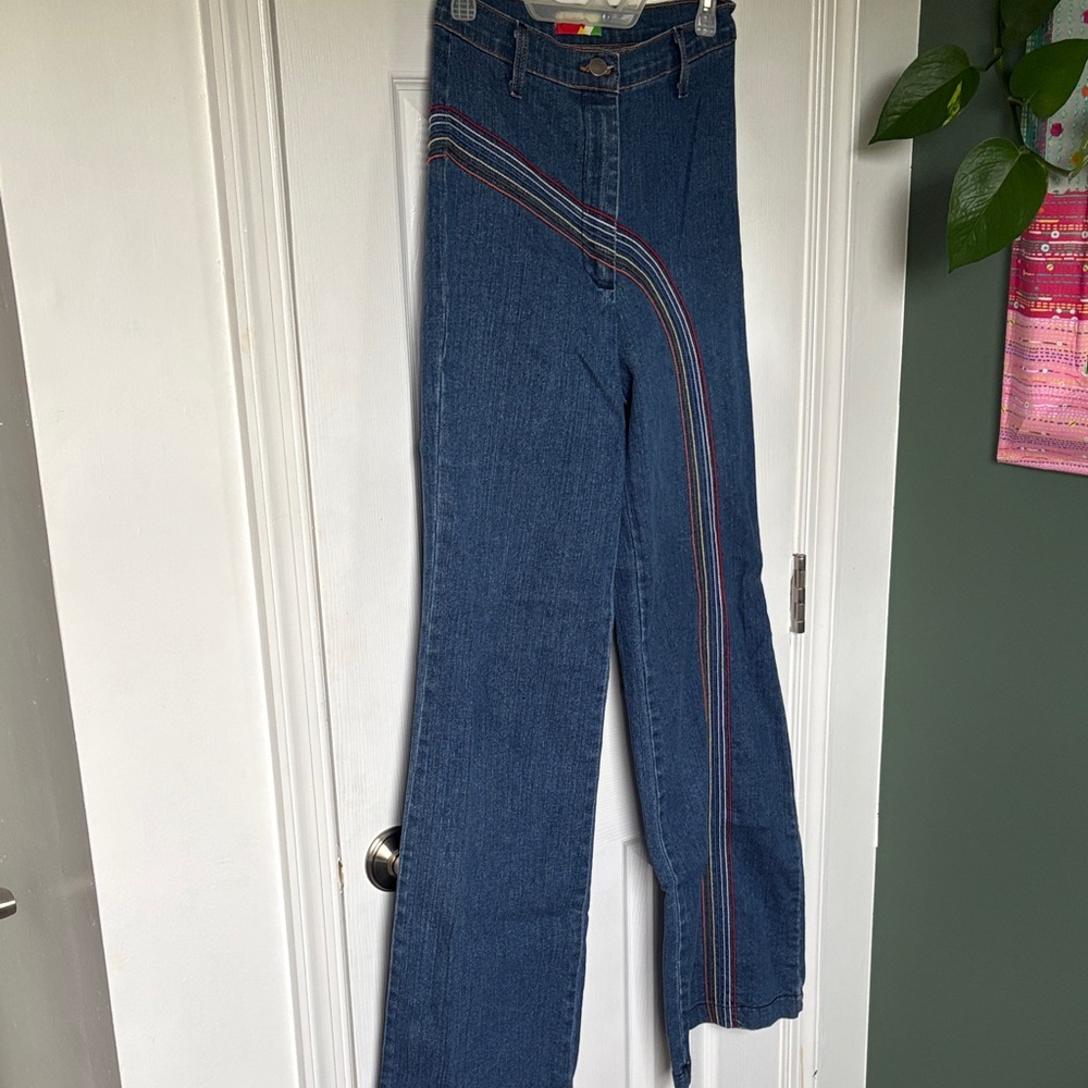 Wide-Leg Dark Blue Denim Jeans with Curved Rainbow Stitching